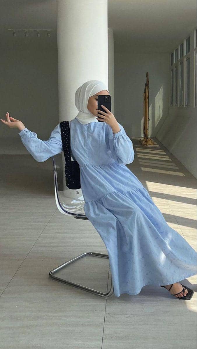 Baju Sky Blue dan Jilbab Putih