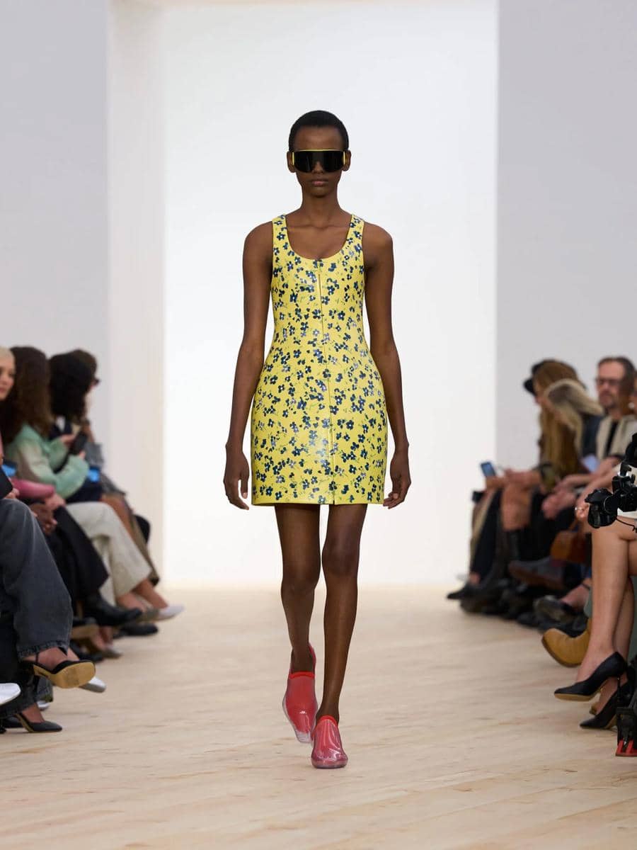 LOEWE_ SS26_WW_SHOW_RUNWAY_LOOK_8_FRONT_RGB_CROPPED_3x4_08.jpg