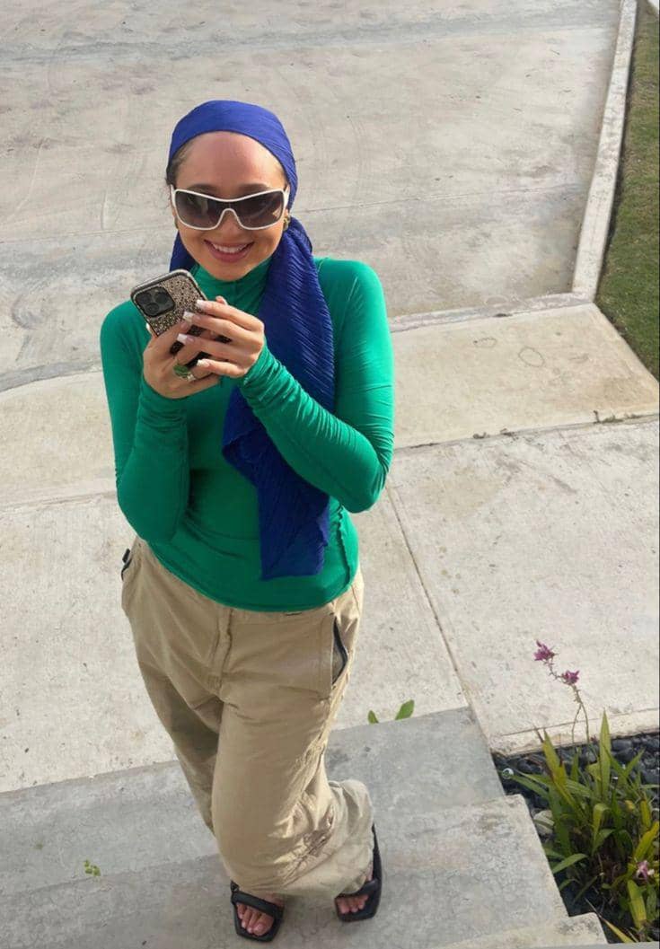 hijab biru outfit hijau botol Mariaalia.jpg