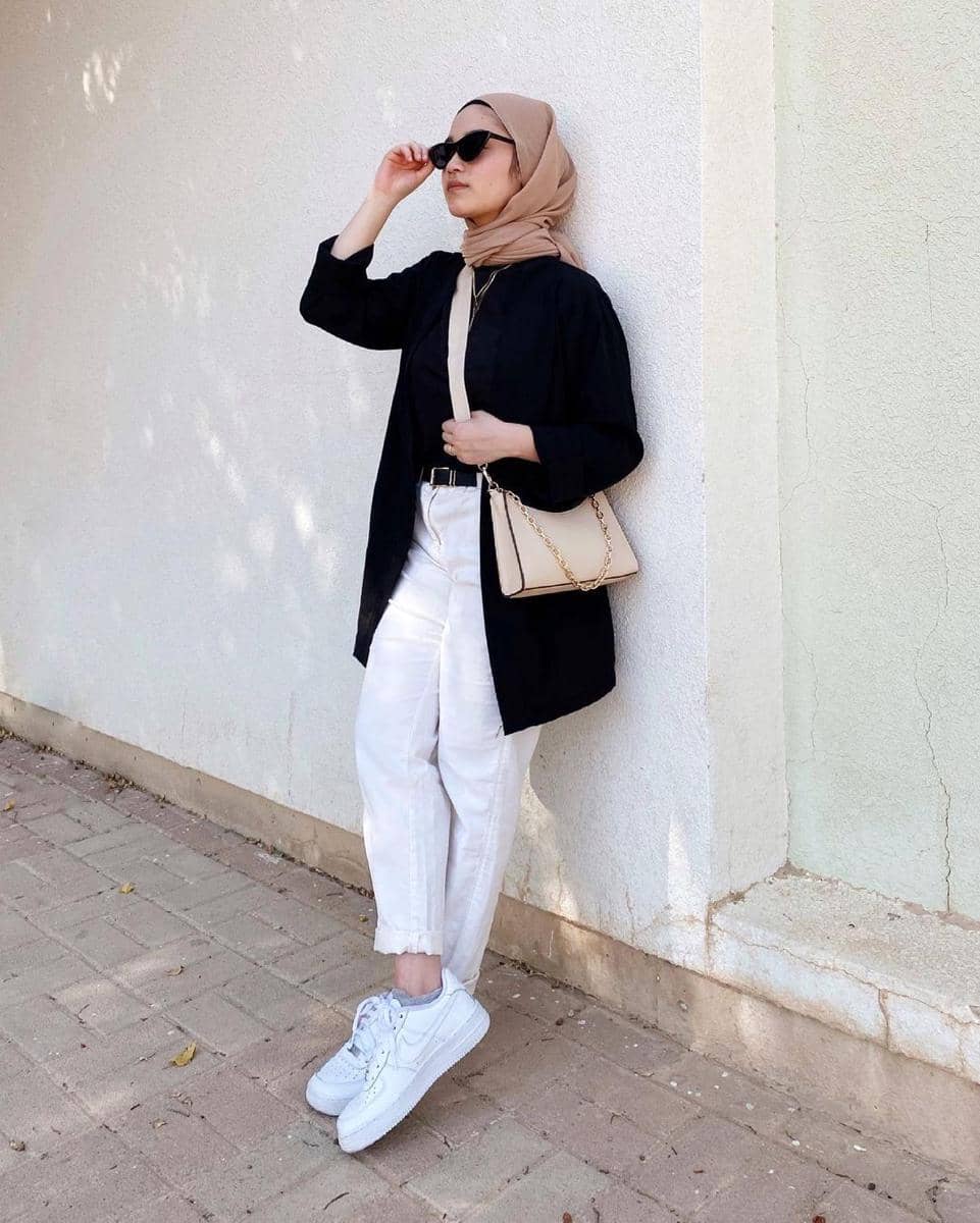 Warna sepatu off white