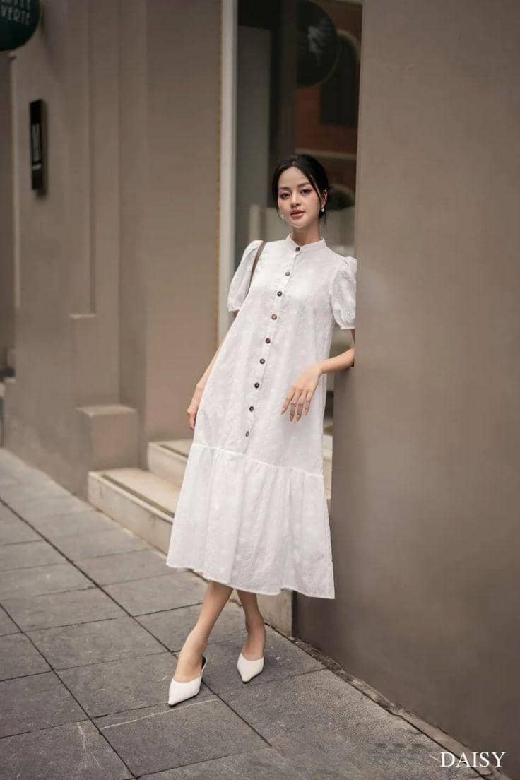 Dress putih sepatu putih