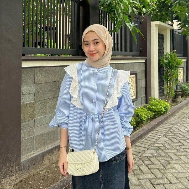 Baju Sky Blue dan Jilbab Latte Coklat