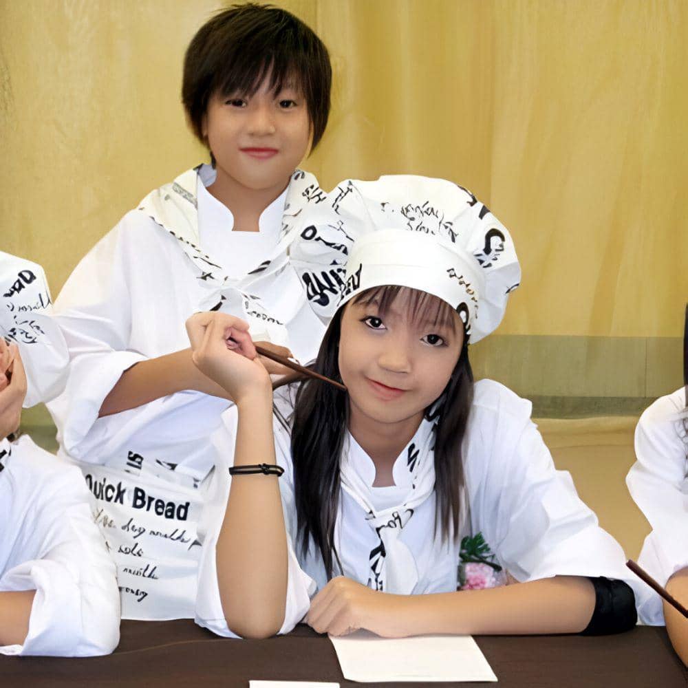 Potret Persahabatan Lisa ‘BLACKPINK’ dan BamBam ‘GOT7’