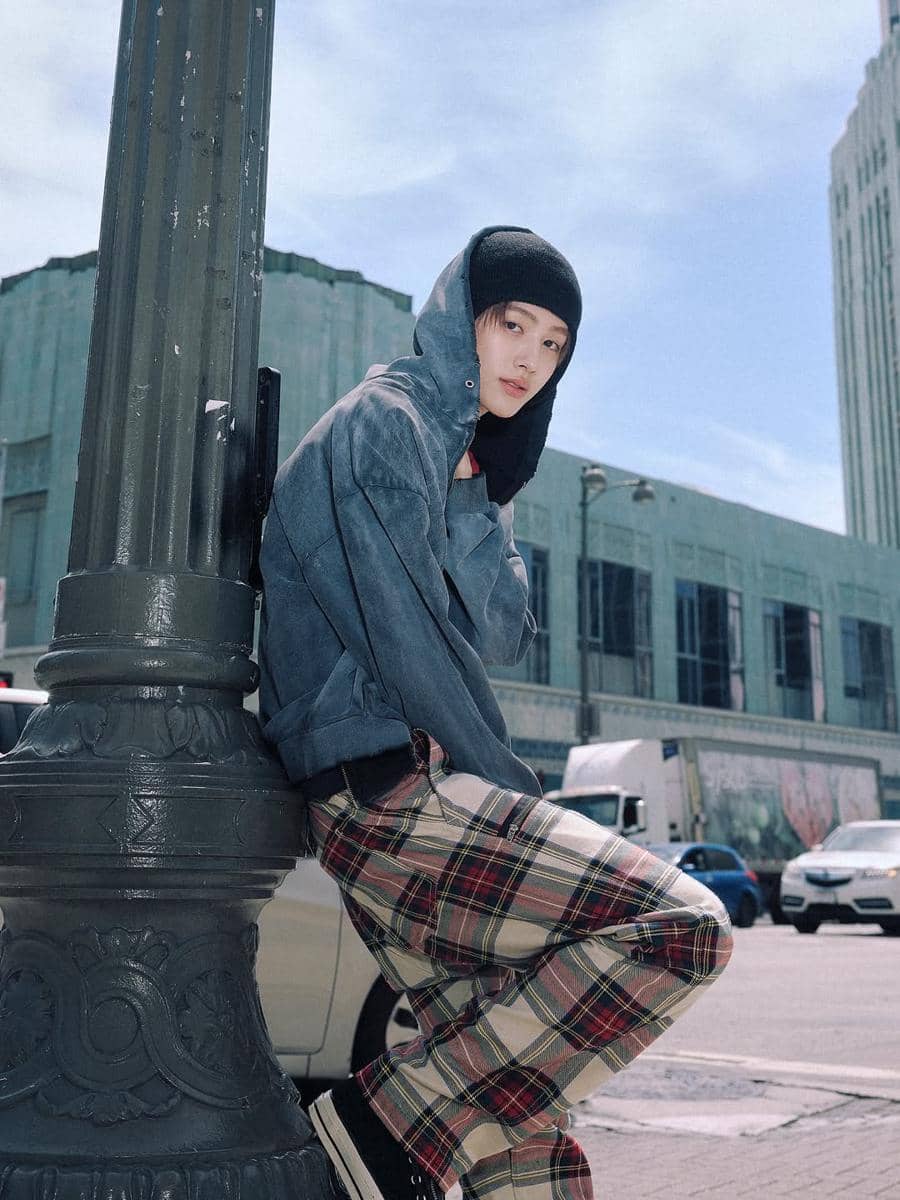 Outfit casual streetwear ala Seonghyeon CORTIS