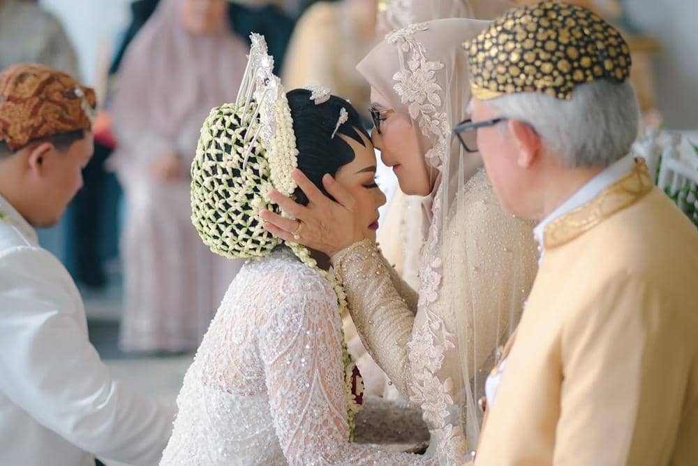 ilustrasi sungkeman (instagram.com/lentera_fotografi)