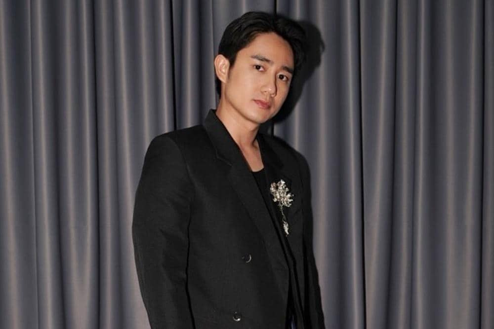 stylist @fandinasutionnsuit by @ruslihadiwinatabrooch @gelap.ruangjiwa.jpg