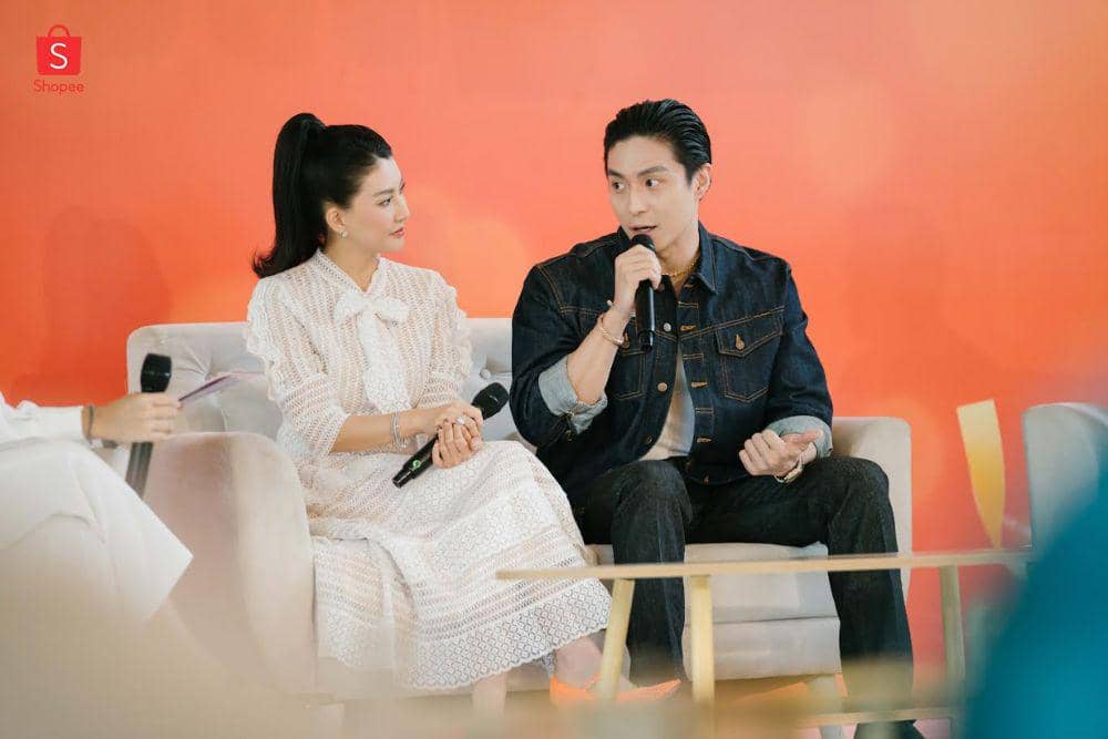 Sarwendah dan Giorgio Antonio sebagai pembicara di acara Media Gathering, Lebih Dekat Lebih Spesial bersama ShopeeVIP. (Dok. Shopee Indonesia)