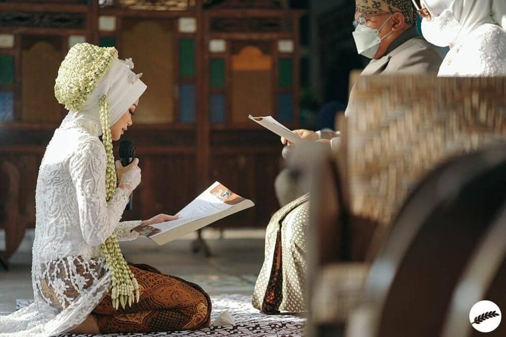 ilustrasi sungkeman (aliyphoto.com)