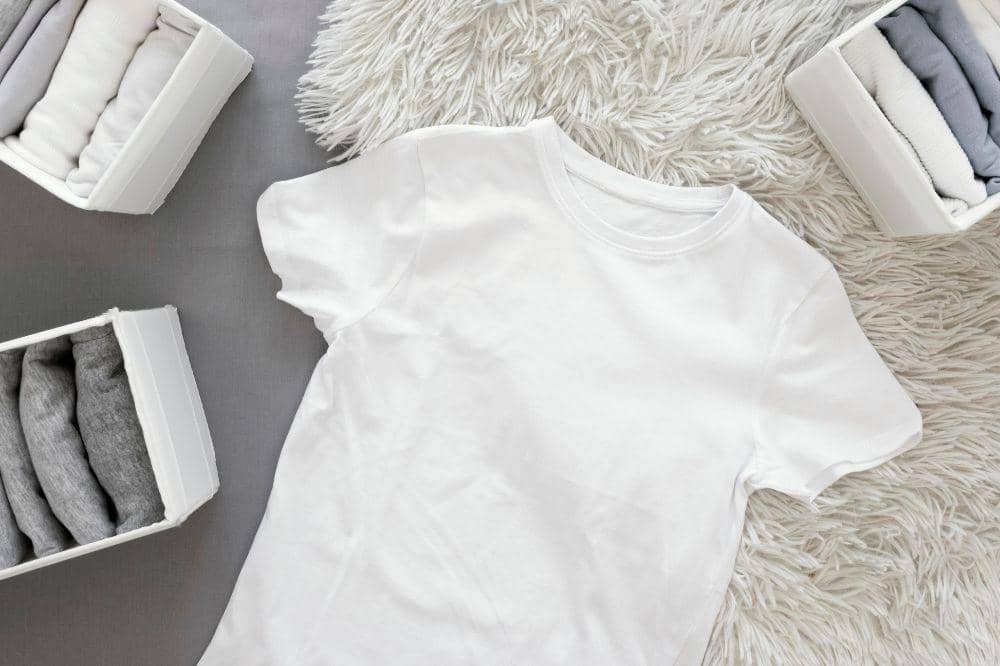 7 Cara Menyimpan Baju Putih, Pisahkan dengan Warna Lain