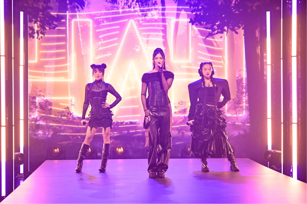 Debut Pertama Huntr/x 