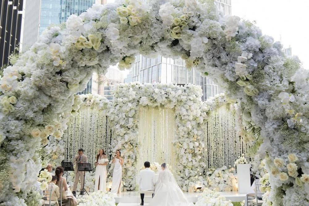 Pasangan @amandamanopo dan @kennyauztin resmi menjadi pasangan suami istri💍 Keduanya melangsung (3).jpg