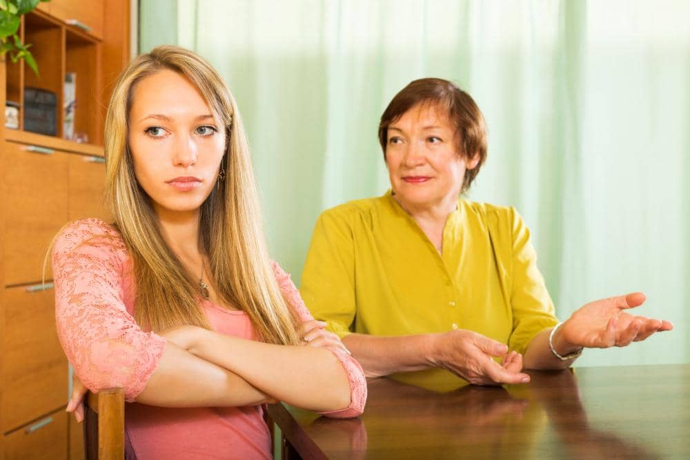 ilustrasi mertua pilih kasih (freepik.com/bearfotos)