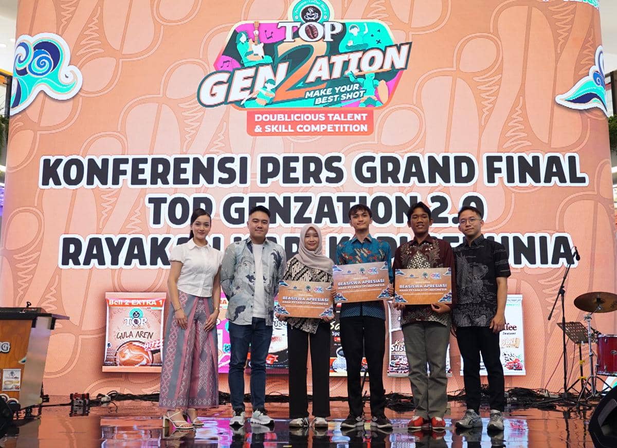 Foto 2 - Penyerahan Simbolis Beasiswa TOP Coffee Kepada Para Anak Petani Kopi.JPG