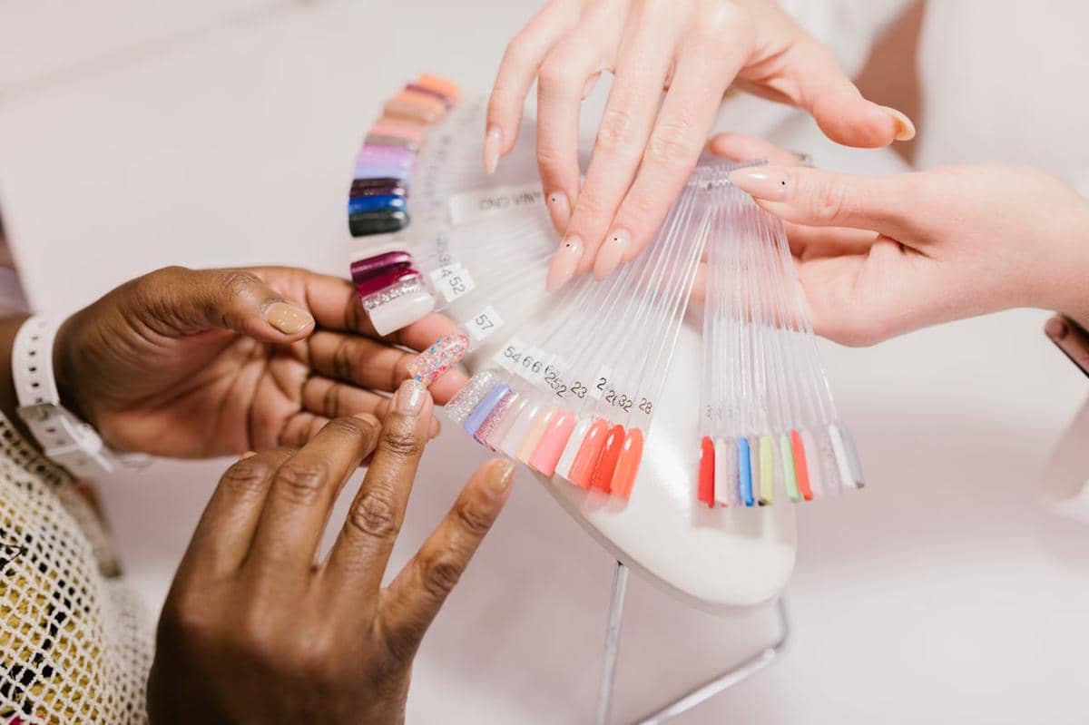 ilustrasi nail art elegan