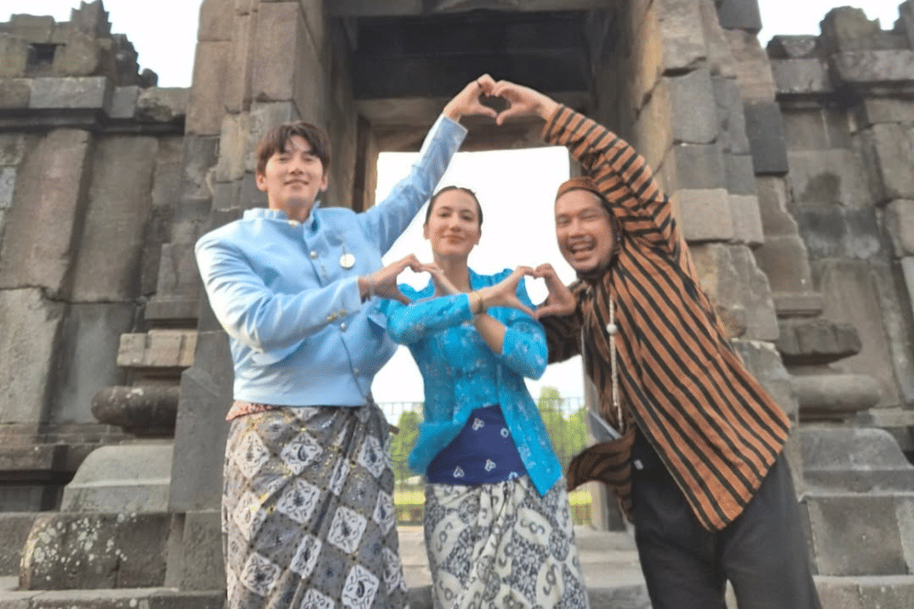 instagram.com/pevpearce