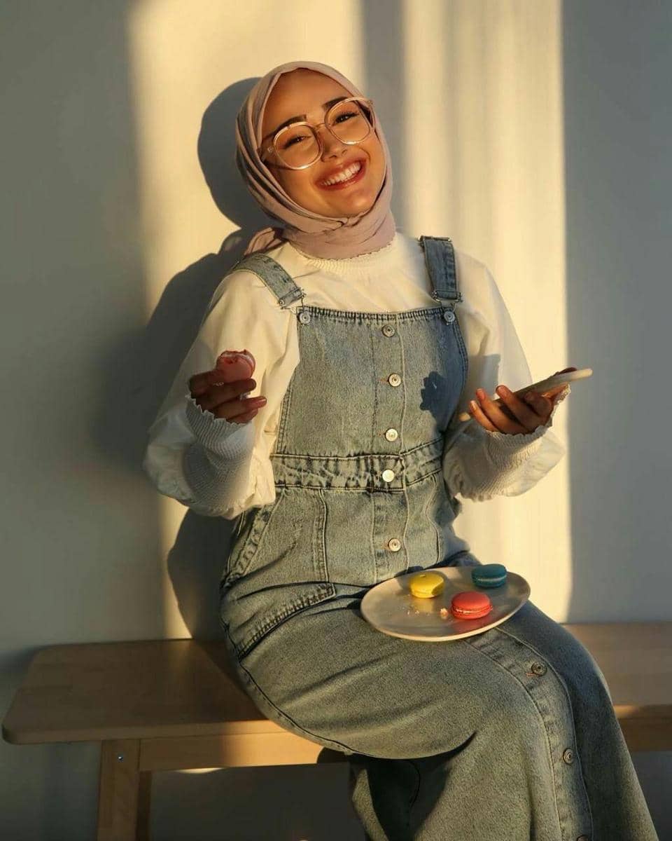 overall rok jeans dan inner lengan balon plus hijab warna dusty