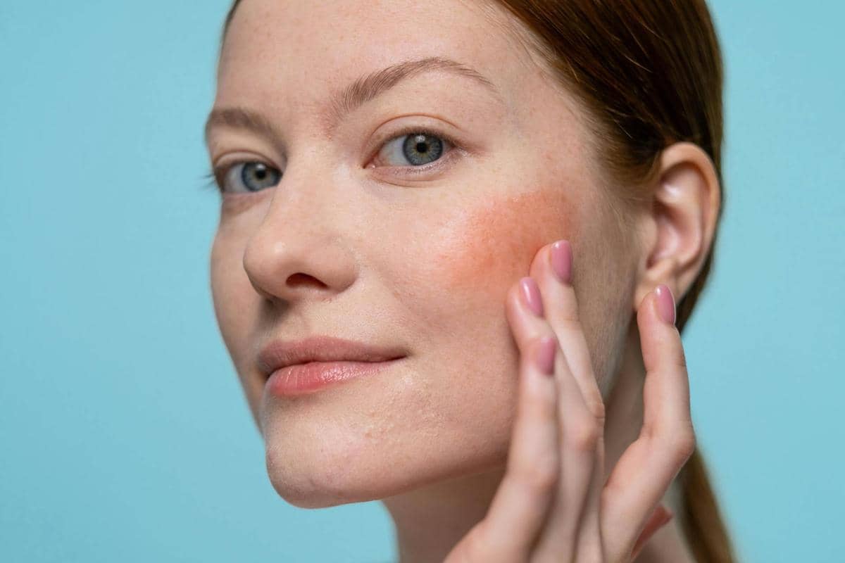 5 Tips Mengaplikasikan Cream Blush agar Tidak Menggeser Foundation