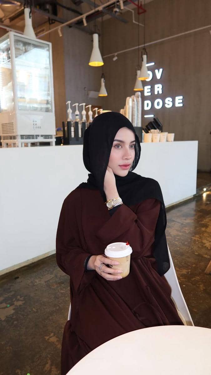 warna mahogany cocok dengan warna apa