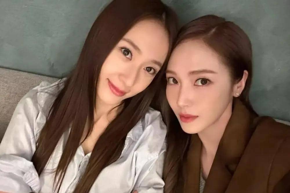Jessica Instagram update with KrystalFollow krystaljungsj to more info ♡...vousmevoyez#Krysta.jpg