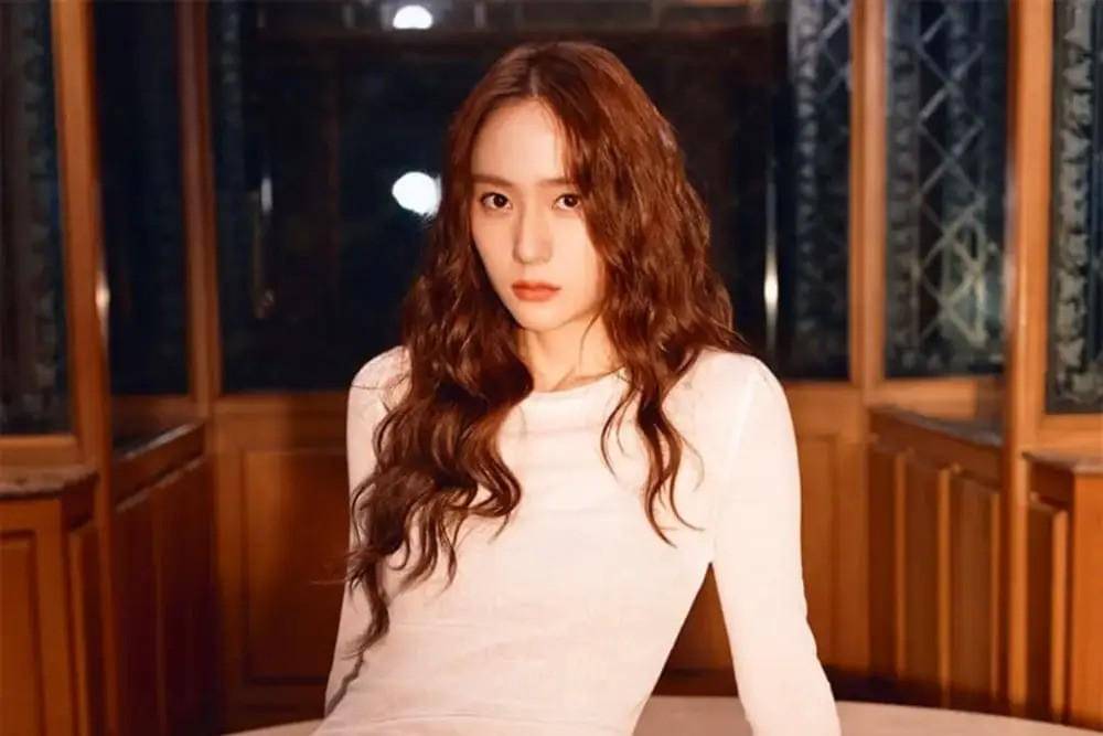 KrystalwithherauraFollowkrystaljungsjtomoreinfo..Cr.thankstotheowner.vousmevoye-ezgif.com-webp-to-jpg-converter.jpg