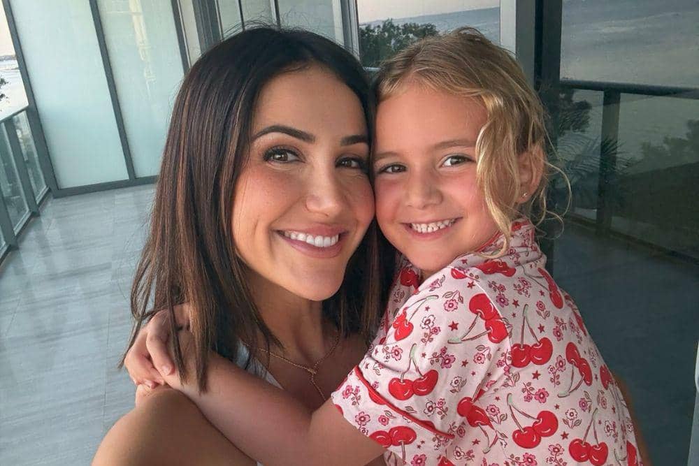 Fakta Rumor Kencan John Mayer dan Influencer Kat Stickler