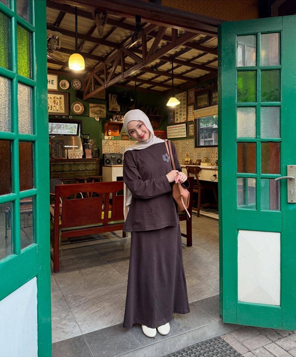 profil dan biodata Julia Prastini