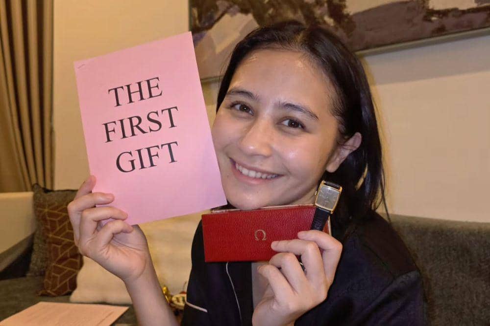 Kado Ulang Tahun dari Omara Esteghlal untuk Prilly Latuconsina