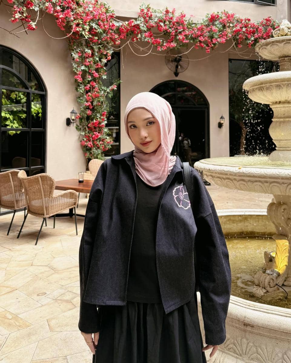 profil dan biodata Julia Prastini