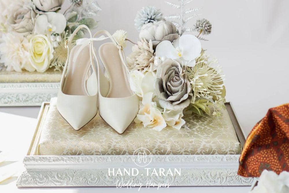 ilustrasi hantaran sepatu (pinterest.com)