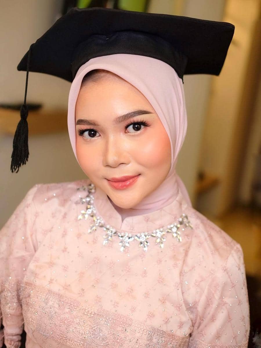 makeup wisuda Korean look