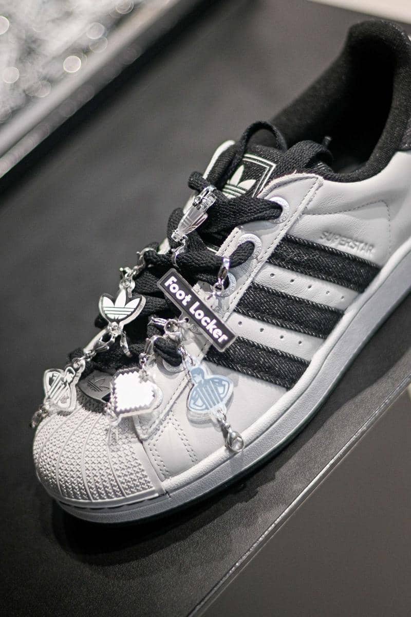 Akesoris sepatu, spesial tersedia di Foot Locker.jpg