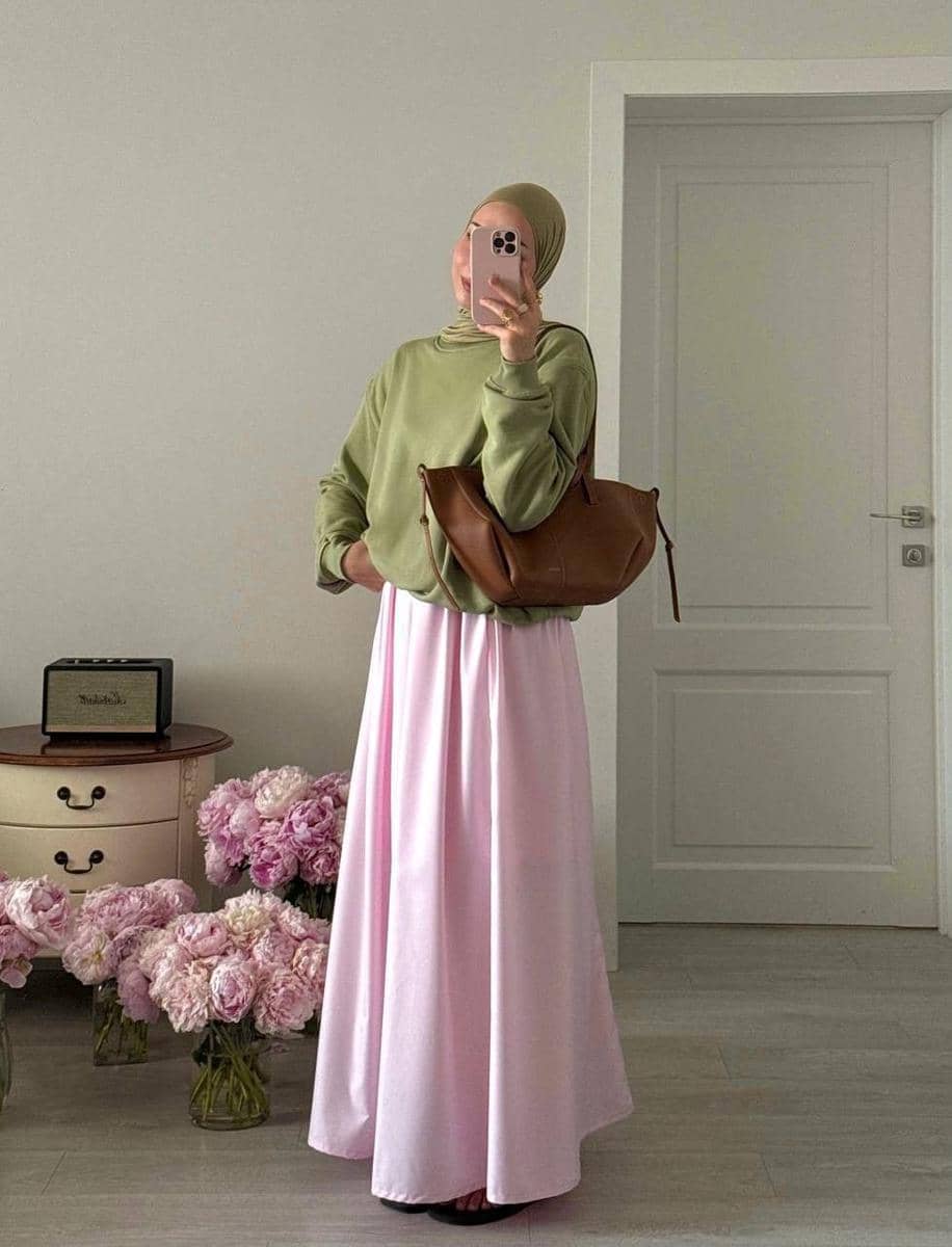 Rok pink top hijau olive dan hijab warna senada