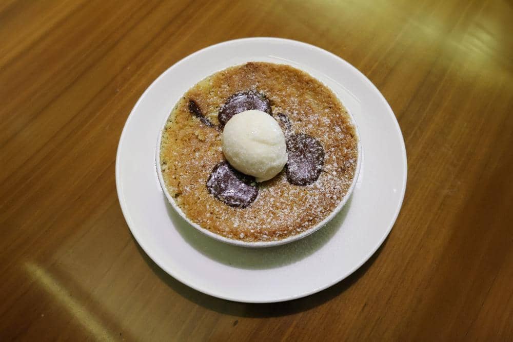 Clafoutis aux poires & chocolat Valrhona.jpg