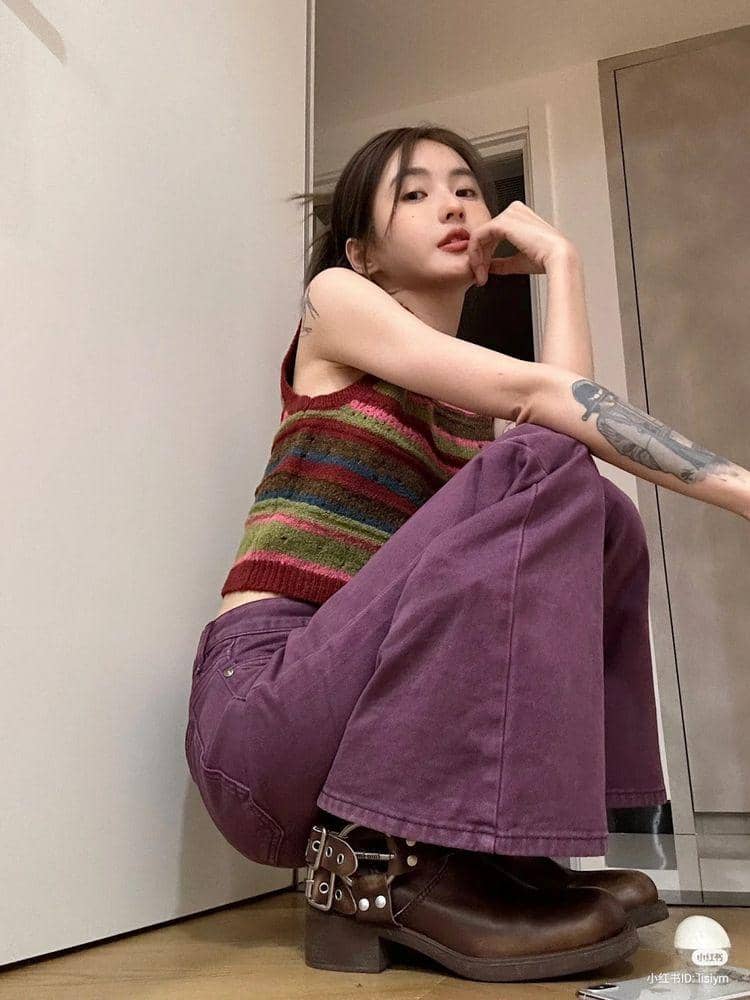 Celana ungu dan patterned shirt