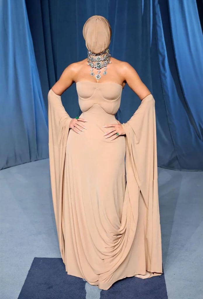 Kim-Kardashian-Wore-Maison-Margiela-Haute-Couture-2025-Academy-Museum-Gala-695x1024.jpg