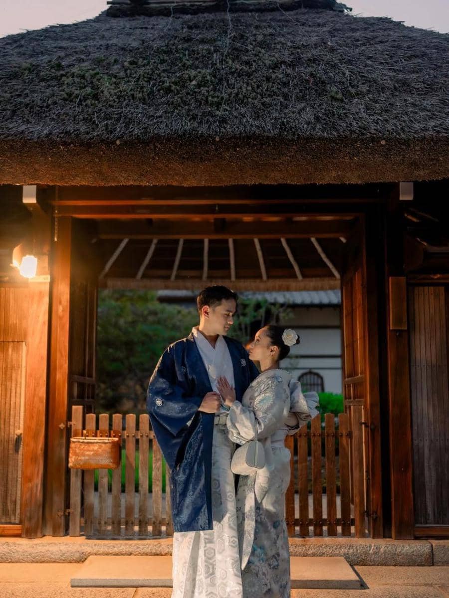 Potret Mesra Lamaran Indian Akbar dan Siska ‘Minbite’ di Jepang