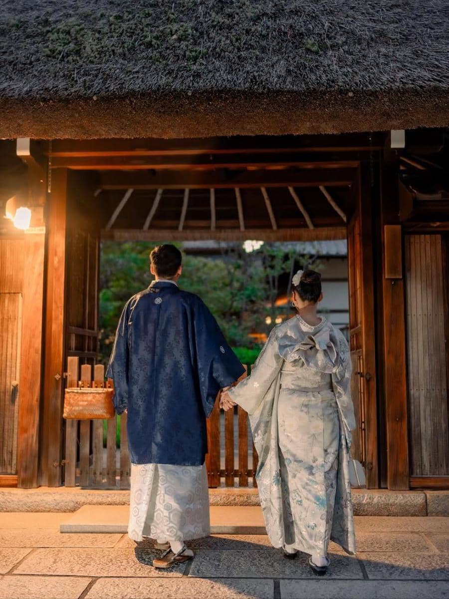 Potret Mesra Lamaran Indian Akbar dan Siska ‘Minbite’ di Jepang