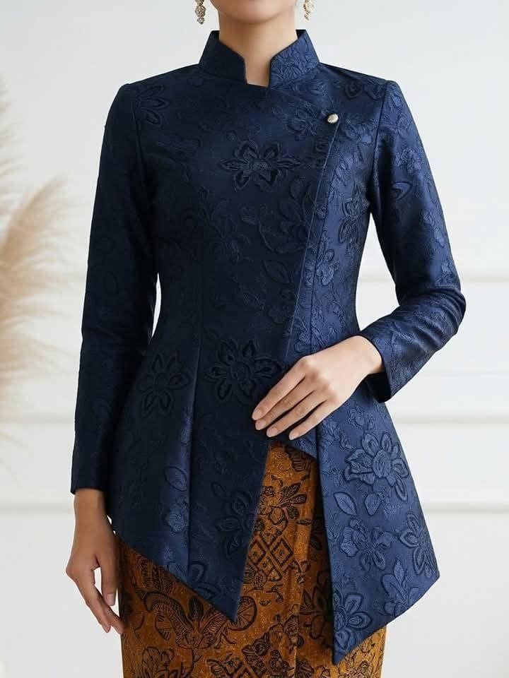 Kebaya janggan asimetris biru dongker