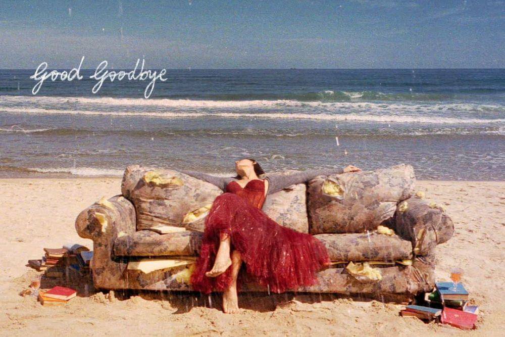 Lirik dan Makna Lagu Hwasa “Good Goodbye”