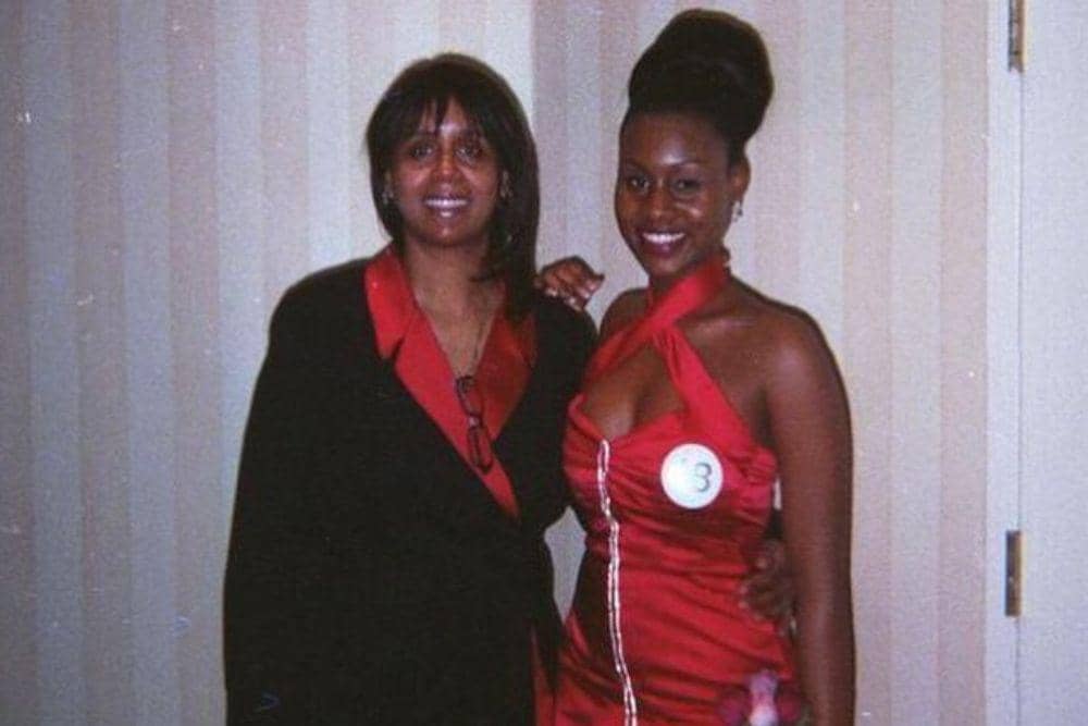 Fakta Keluarga MonaLesa Brackett