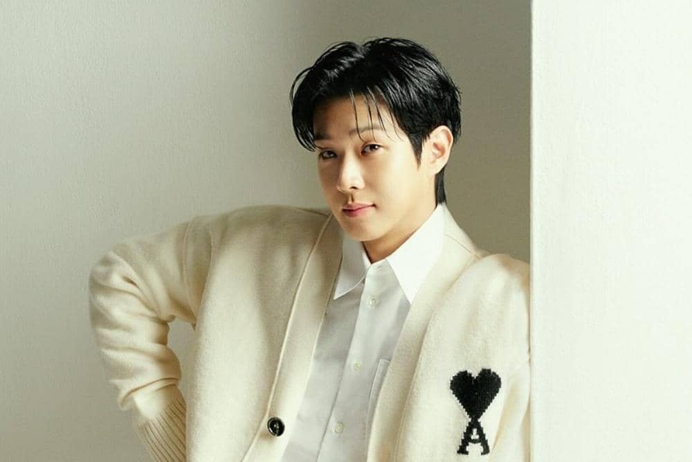 Global ambassador Choi Woo Shik brings effortless charm in the latest GQ Japan cover story - a m.jpg