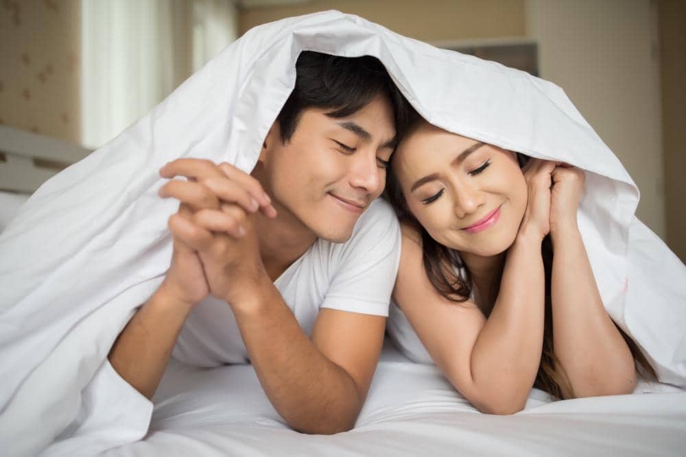 ilustrasi pasangan suami istri mesra (freepik.com/jcomp)