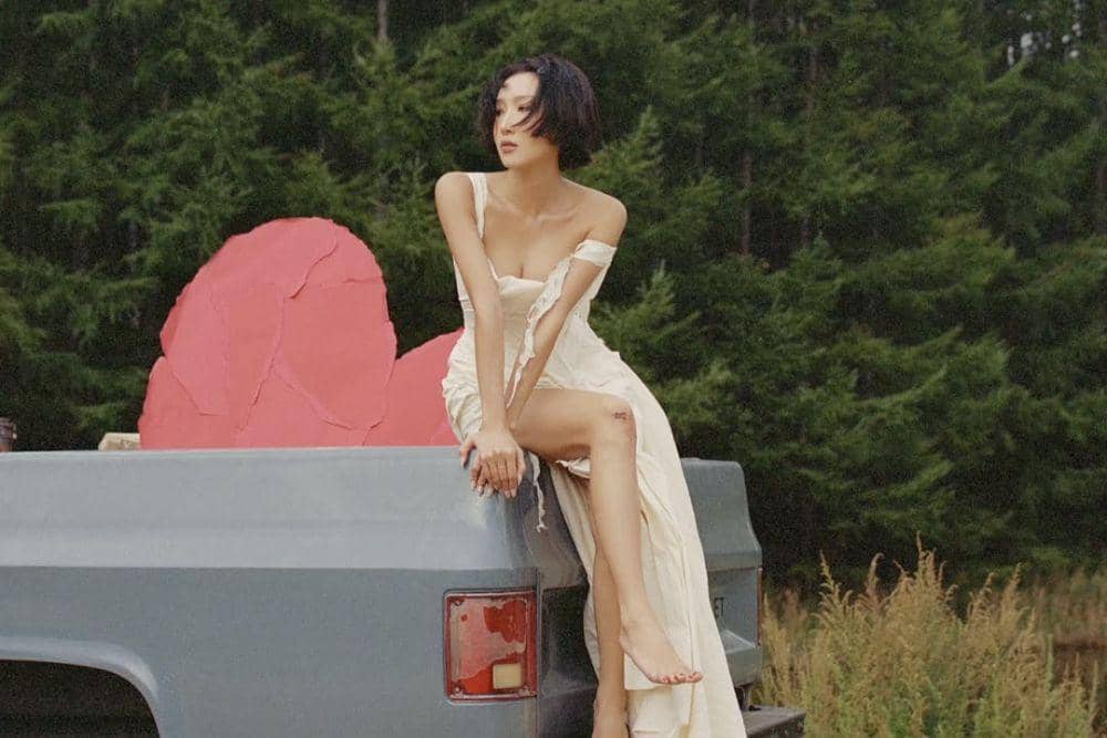 Lirik dan Makna Lagu Hwasa “Good Goodbye”