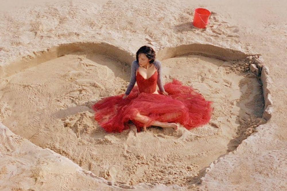 Lirik dan Makna Lagu Hwasa “Good Goodbye”