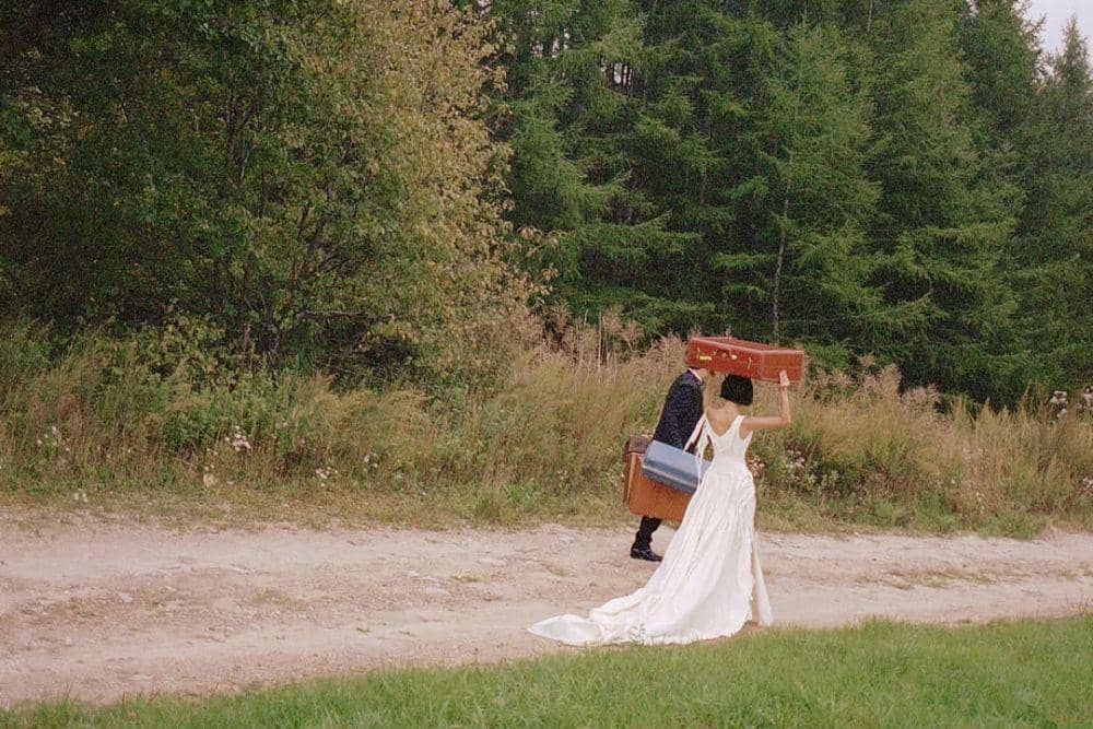 Lirik dan Makna Lagu Hwasa “Good Goodbye”