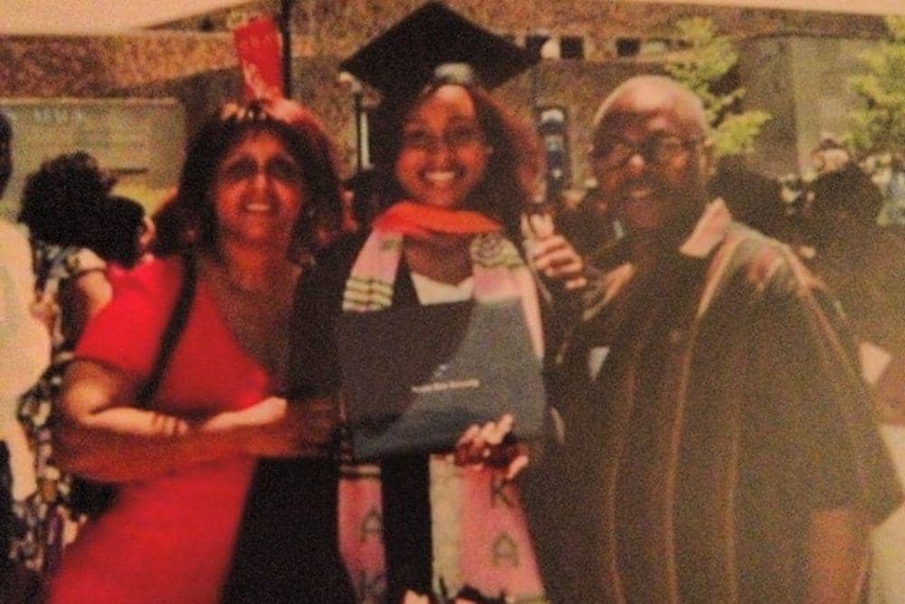 Fakta Keluarga MonaLesa Brackett