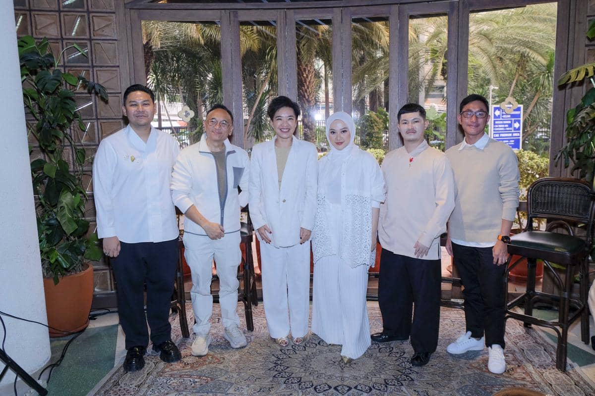 Para pendukung Jakarta Fashion Week 2026 yang berfoto dalam Press Conference Kick Off JFW 2026.JPG