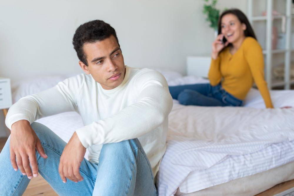 ilustrasi cowok diabaikan pacarnya (freepik.com/freepik)