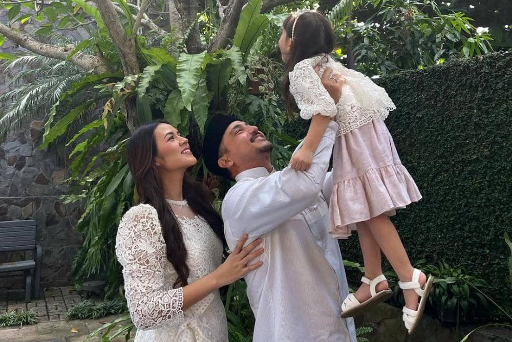 Mandatory lebaran pic. Maaf lahir batin semuanyaaa @hamishdw.jpg