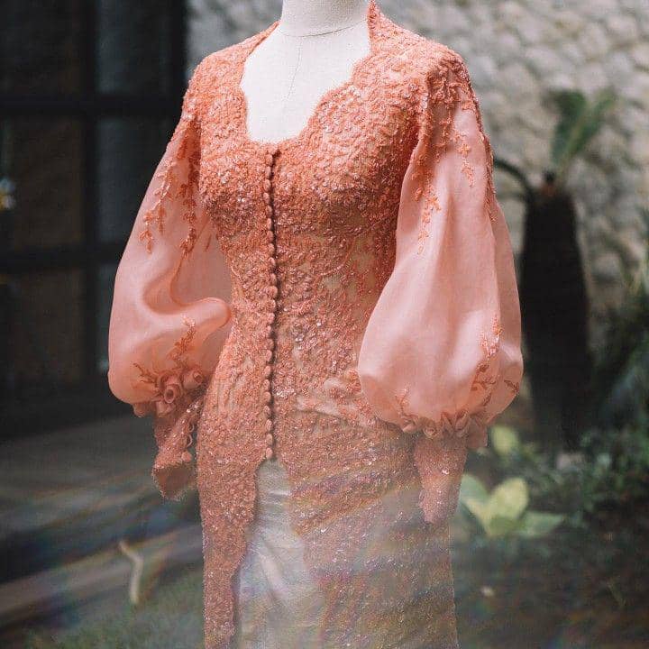 Kebaya peach